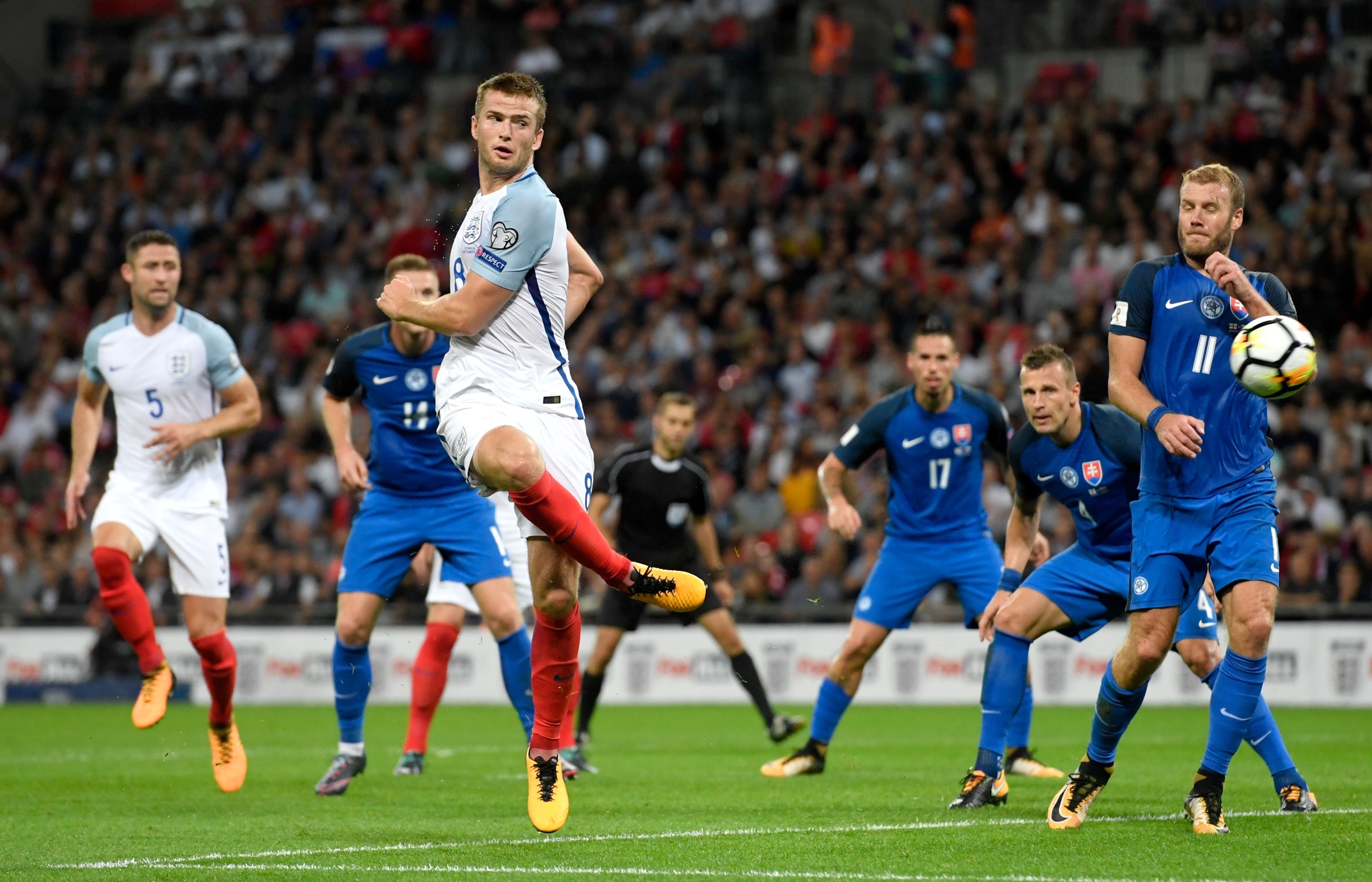 在激烈的英 在激烈的英